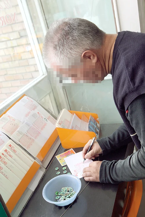 
    Românii inventivi fac bani din orice  