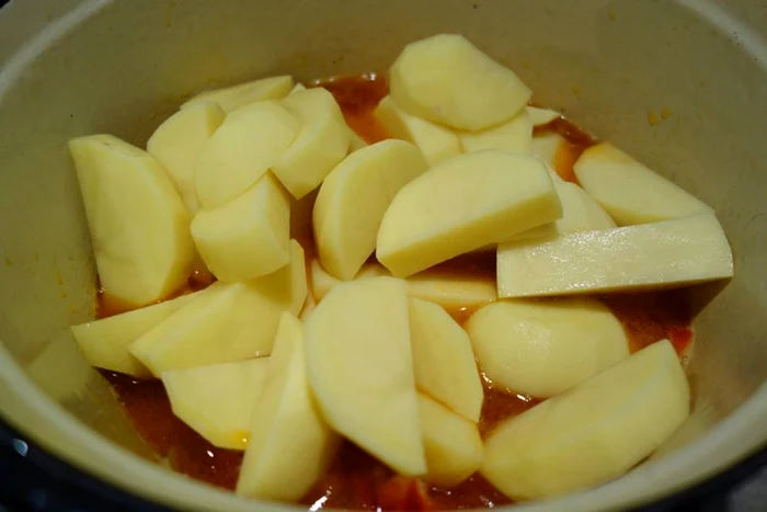 tocanita de cartofi cu pastrama de oaie