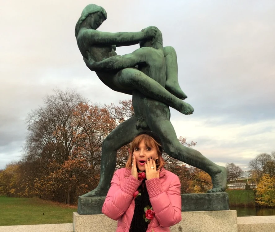 
    Marina Almăşan, în parcul Vigelandfoto: Arhiva personală  