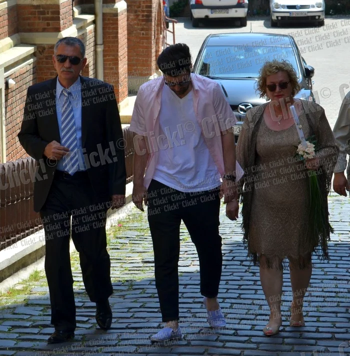 
    Lume multă la botezul fetiţei lui Pavel Bartoş, Sara (Foto: Alex Muscaliu)  