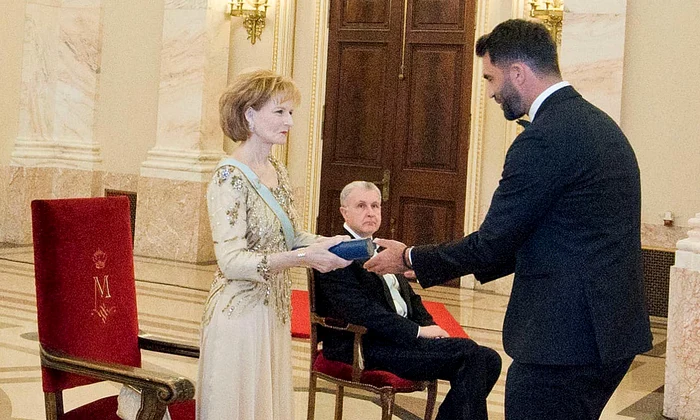 Horia Tecau decorat de Majestatea sa Margareta cu Crucea Casei Regale Daniel Angelescu, Curtea Majestatii Sale (1) jpg