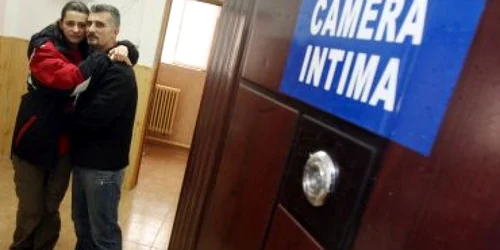 Braşov: Deţinuţii de la Codlea fac coadă la camera intimă