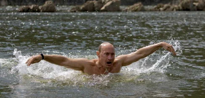 Înotul este unul dintre sporturile favorite ale preşedintelui Vladimir Putin. FOTO: Reuters