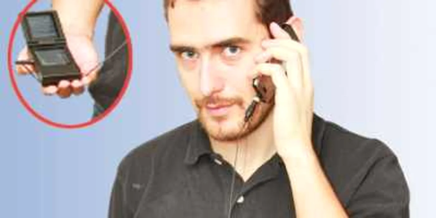 Telefonul lui Csibi este alimentat cu energie solară
