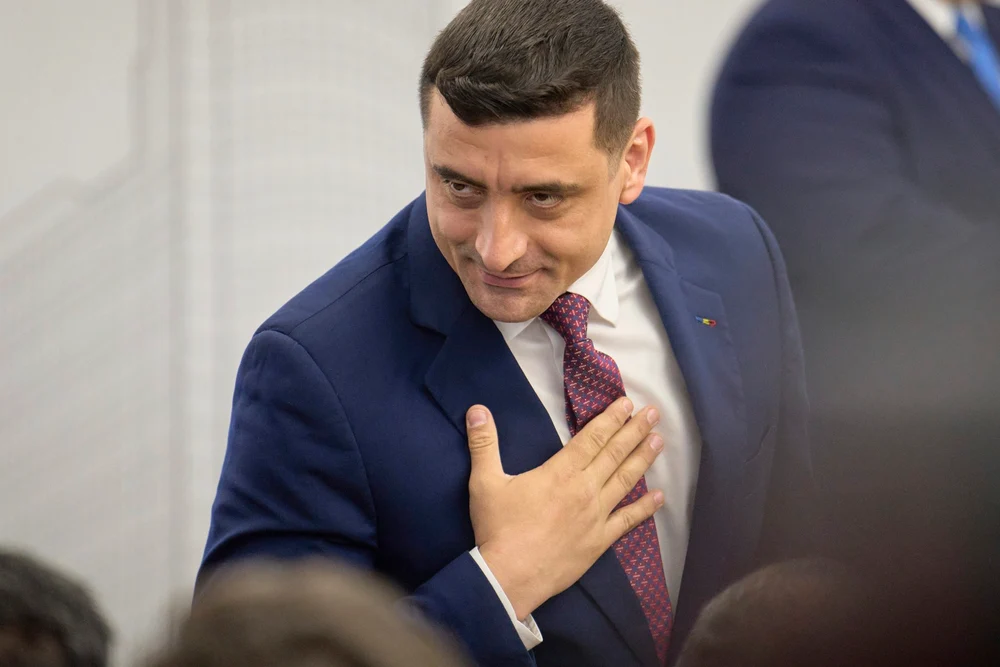 George Simion, reacţie promptă după căderea guvernului în Franţa: „Să sperăm că urmează Macron și guvernul lui din România”