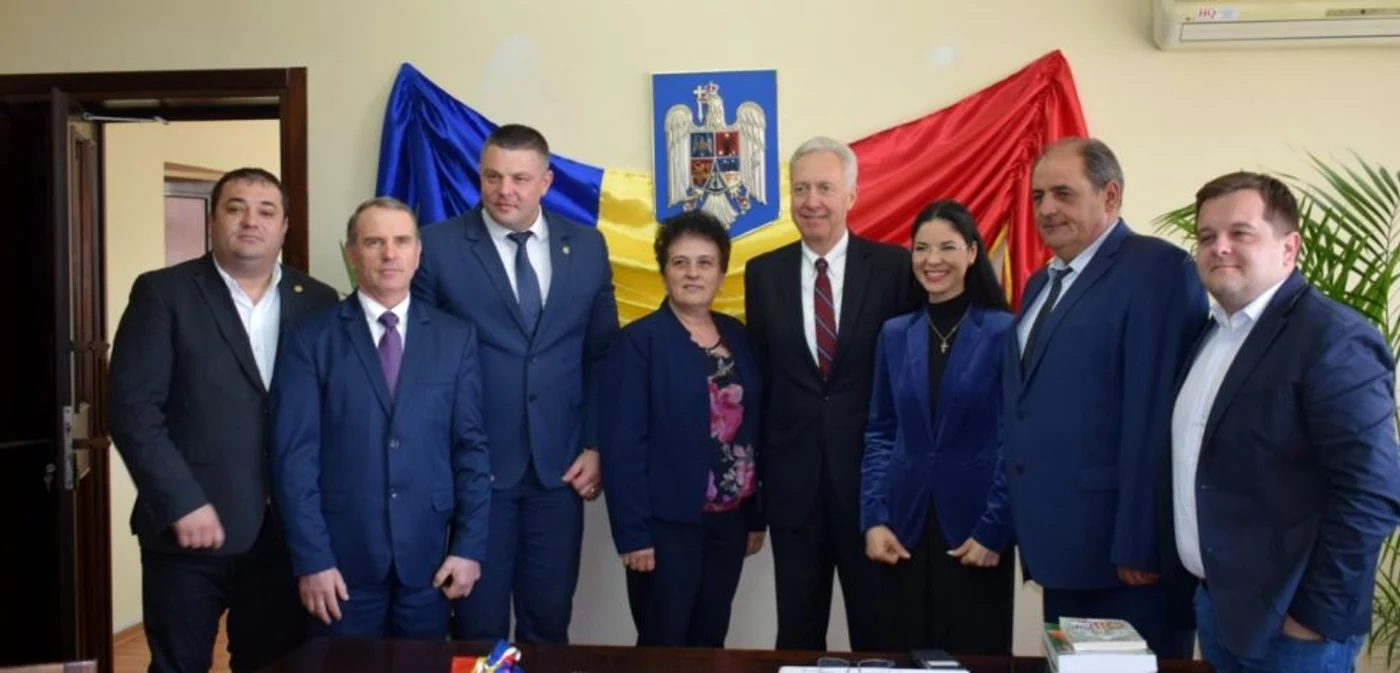 Ambasadorul Hans Klemm alături  oficialităţile vasluiene
