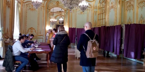 Vot diaspora - ambasada Romaniei in Franta FOTO MAE 