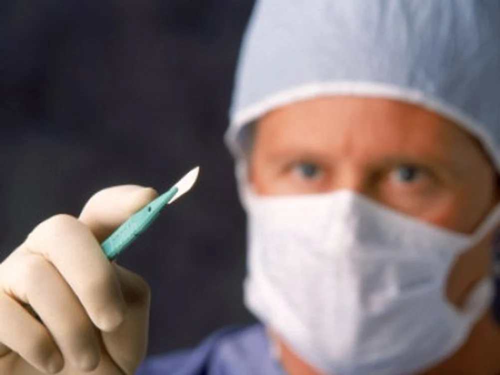 
    Omul susţine că, din vina unui medic, i s-a amputat organul genital  