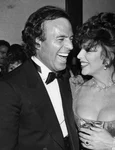Julio Iglesias cu Joan Collins, profimedia 0484737339 jpg