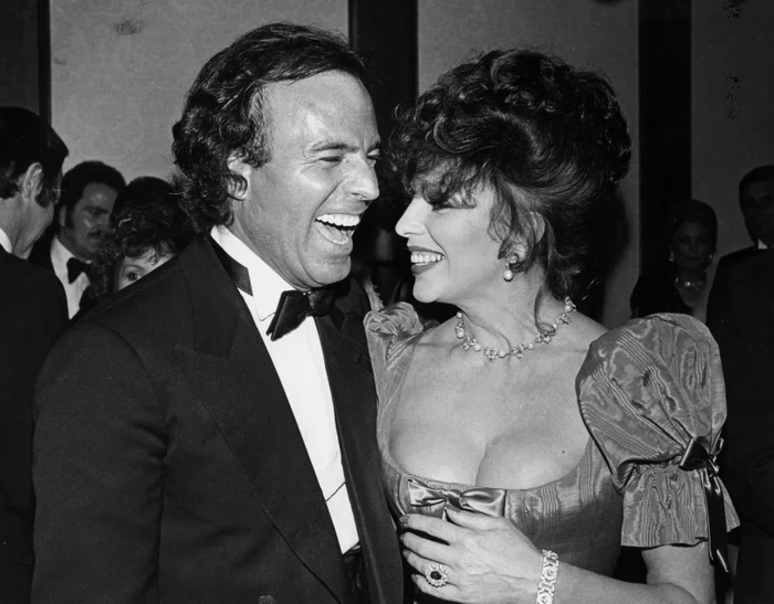 Artistul, alături de Joan Collins