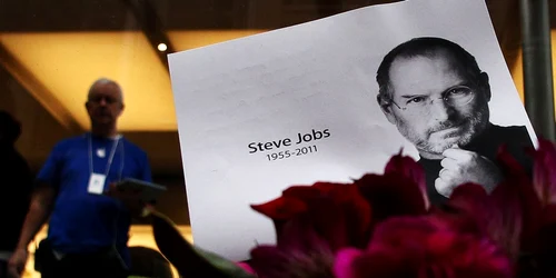 Steve Jobs a murit