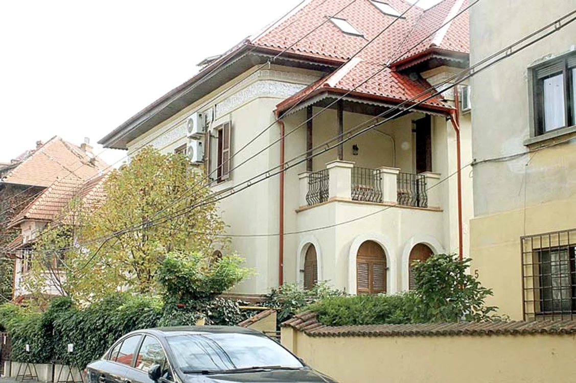 Gabriel Oprea locuieşte în această vilă din cartierul Cotroceni
