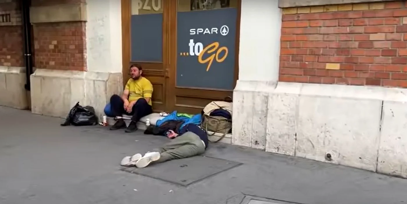 Oamenii străzii sunt prezenți și la Budpesta. FOTO: Captură video
