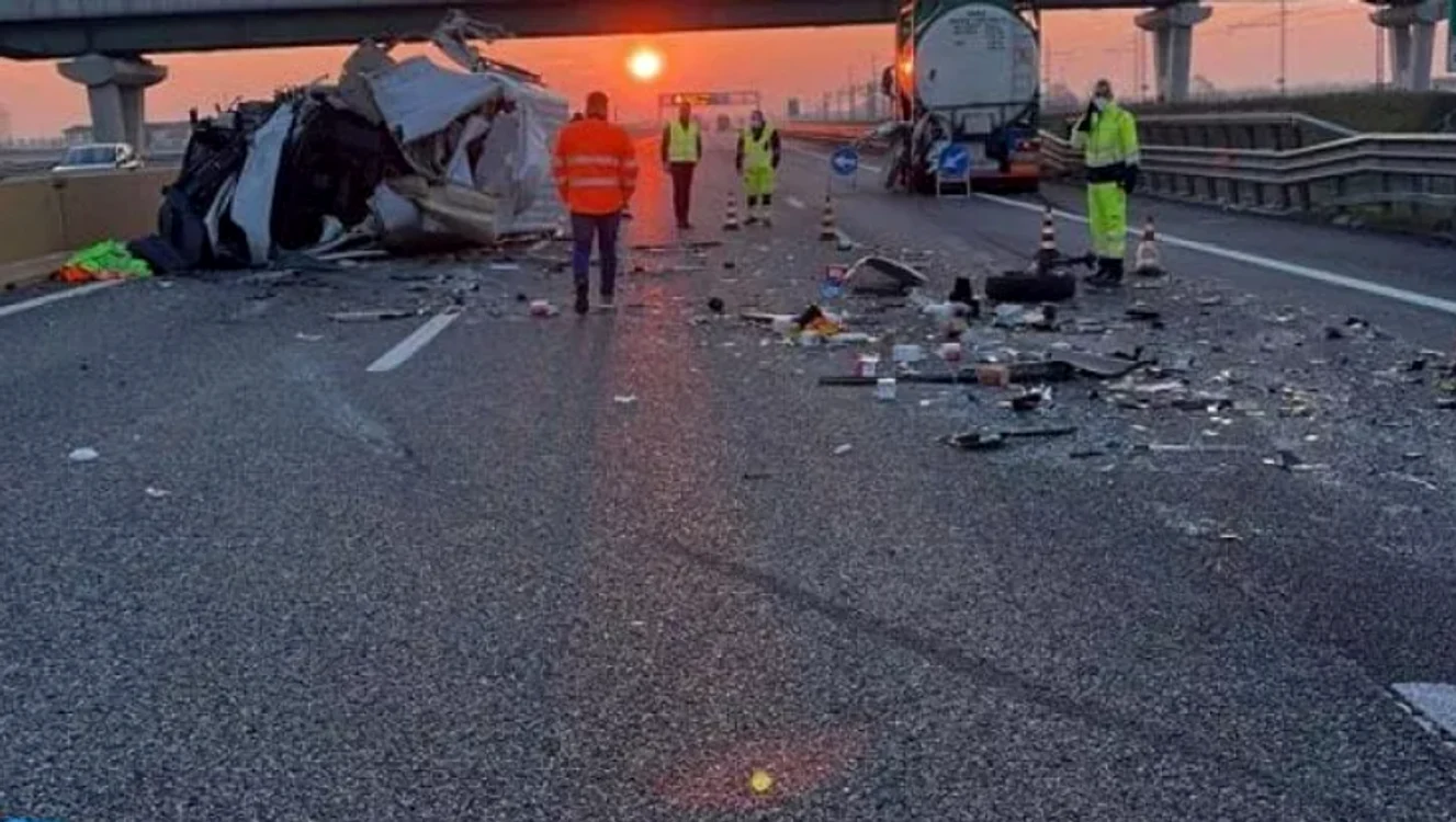 Imagine de la locul accidentului în care ți-au pierdut viața cei doi români