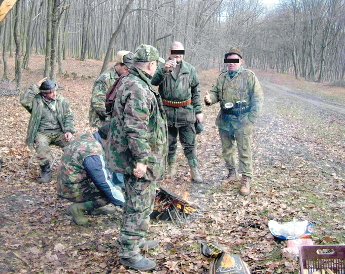 
    Doi pădurari au fost răniţi  de urs  