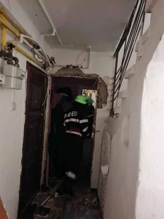 Mai multe locuinţe au fost afectate FOTO ISU Neamţ