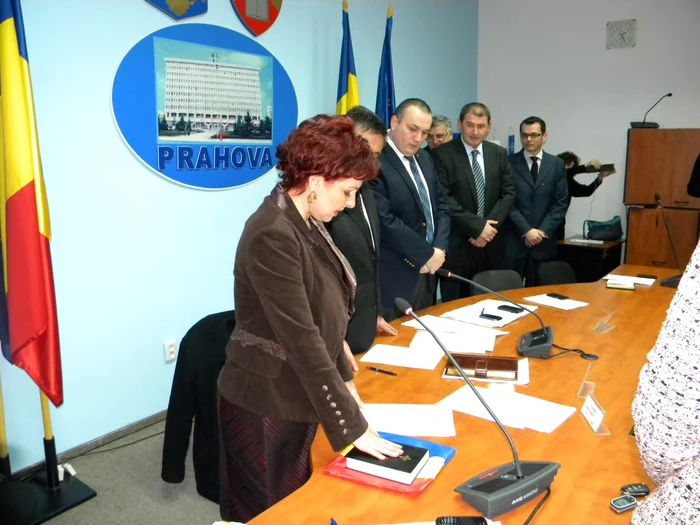 Noii consilieri locali au despus jurământul. În foto, Sanda Dragulea. FOTO: Dana Mihai