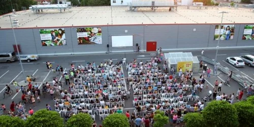 calarasi seara de film in aer liber foto kaufland.ro