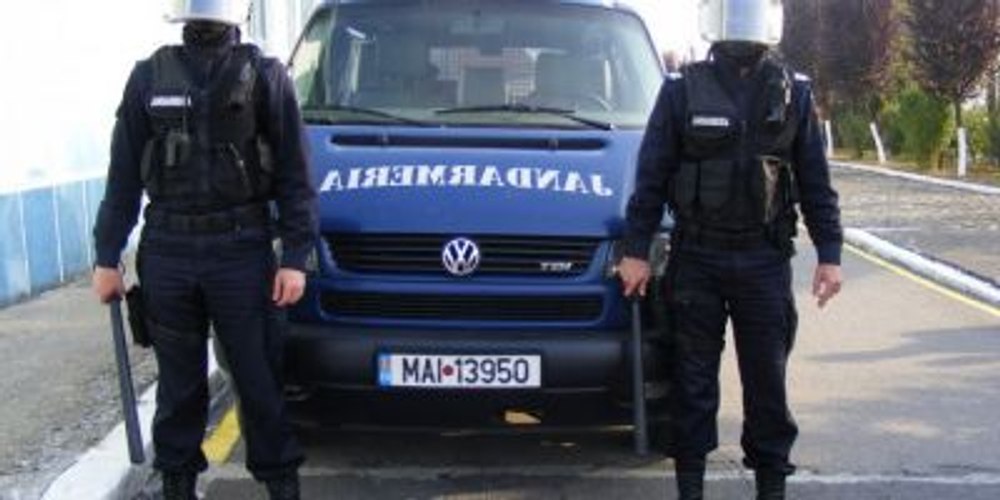 Femeia jandarm prinsă cu droguri, cercetată disciplinar. Jandarmeria: „Oricine poate să cadă în ispită”