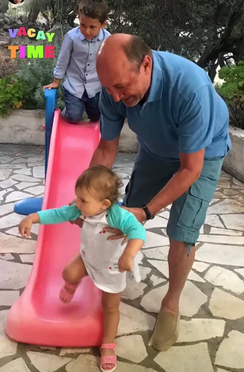 1 traian basescu si anastasia vacanta cu nepotii jpg jpeg