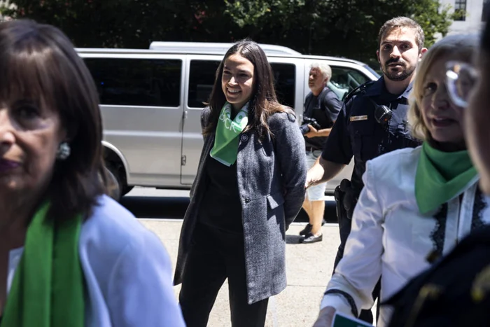 Democrata Alexandra Ocasio-Cortez s-a numărat printre cei arestaţi Foto EPA EFE