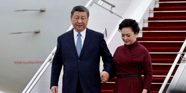 Xi Jinping a sosit alaturi de sotia sa in Franta FOTO AFP jpg
