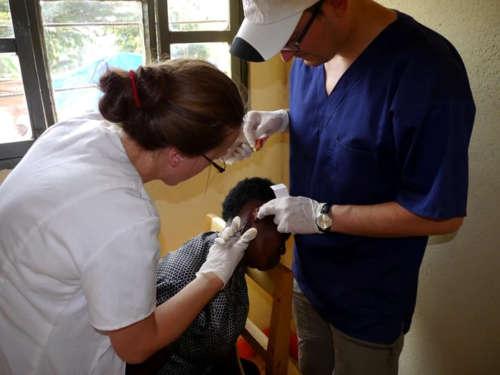 medic emil barbu in africa foto arhiva personala