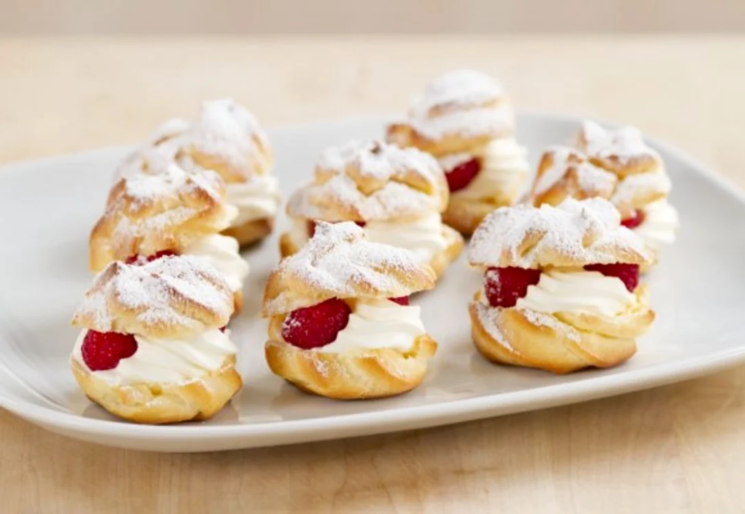 
    Răsfaţă-te cu choux a la creme cu frişcă!clickpoftabuna.ro  