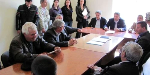 Prefectul i-a anunţat pe edili şi pe consilieri, încă din luna mai, că a fost dizolvat Consiliul