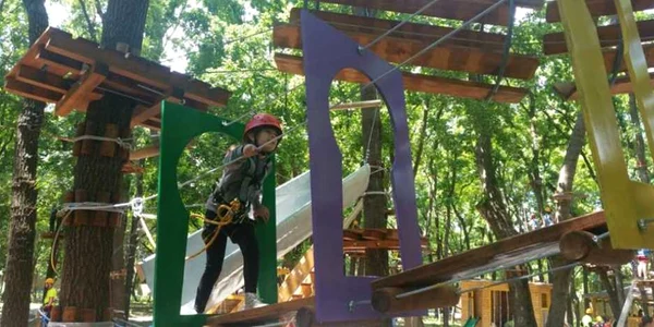 Paradis Land - parc de aventură din pădurea Comorova din Neptun 