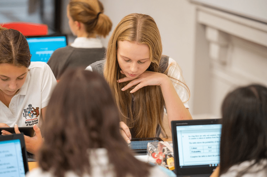 British School of Bucharest deschide programul de burse 2023-2024 „Broaden Your Horizons“. Cum pot ajunge elevii să studieze la o şcoală de top