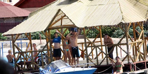 Turiştii au luat cu asalt pensiunile din Deltă