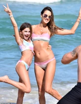 15 22820104 7838507 cute alessandra ambrosio 38 appeared to be having a whale of a t a 20 1577781541716 jpg jpeg