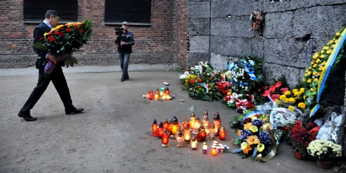 Vizită la lagărul de concentrare Auschwitz