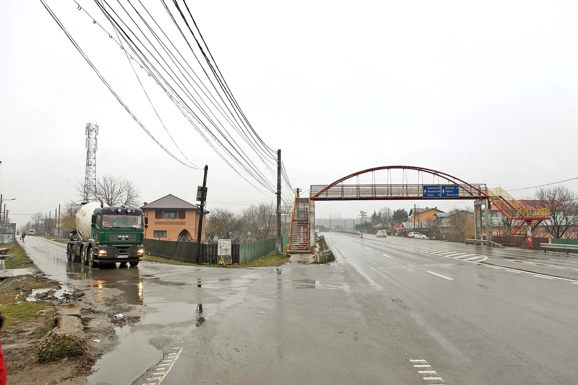 După 3 km de mers pe drumul de țară, omul a intrat din nou în DN1