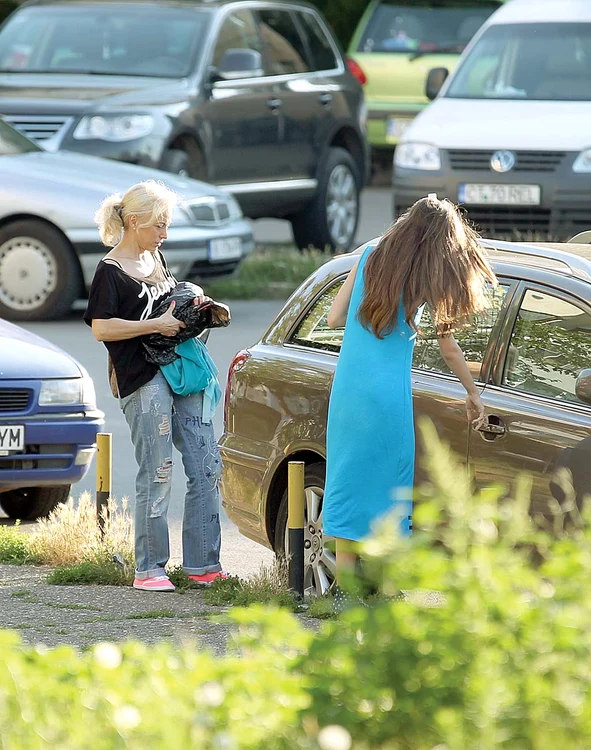 Lucia Bubulac i-a cărat fiicei bagajele şi ţinuta de scenă