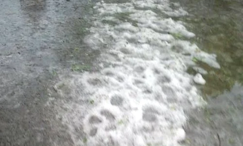 Grindină la Piaţa Unirii, în Bucureşti  (Foto: Facebook) jpeg