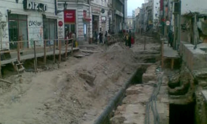 S a descoperit o parte din zidul Curţii Domneşti din Bucureşti jpeg