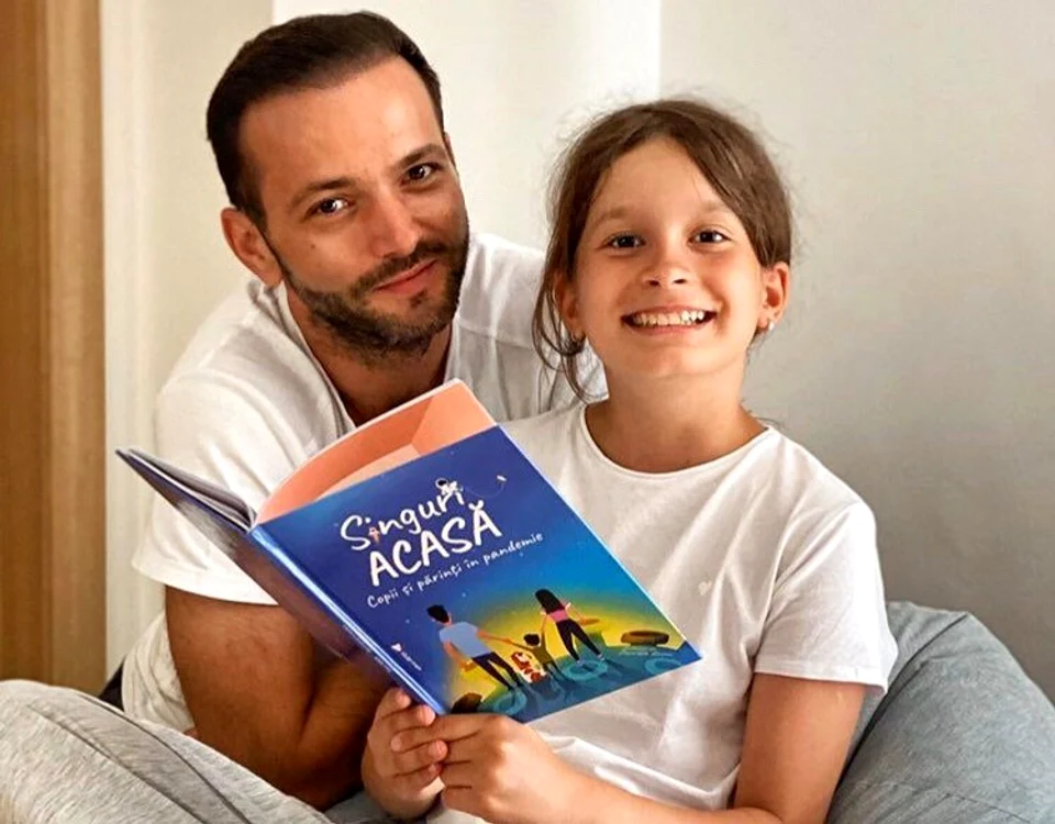 
    Cezara Morar și-a făcut tatăl mândru, după ce a publicat un text literar într-o antologieFoto Instagram  