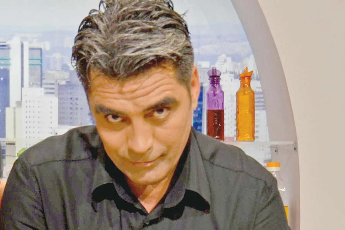Gabriela Cristea i-a transmis soţului ei, printr-un mesaj  pe care l-a postat pe Facebook, faptul că a depus actele de divorţ
