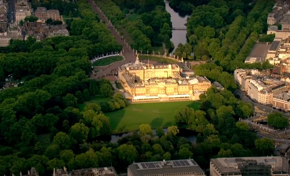 Palatul Buckingham (foto: captură video Youtube)