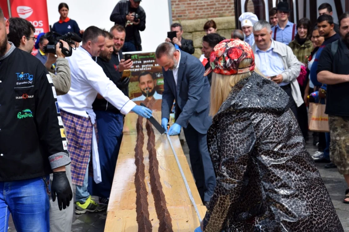 cel mai mare salam de biscuiti din romania foto dorin timonea