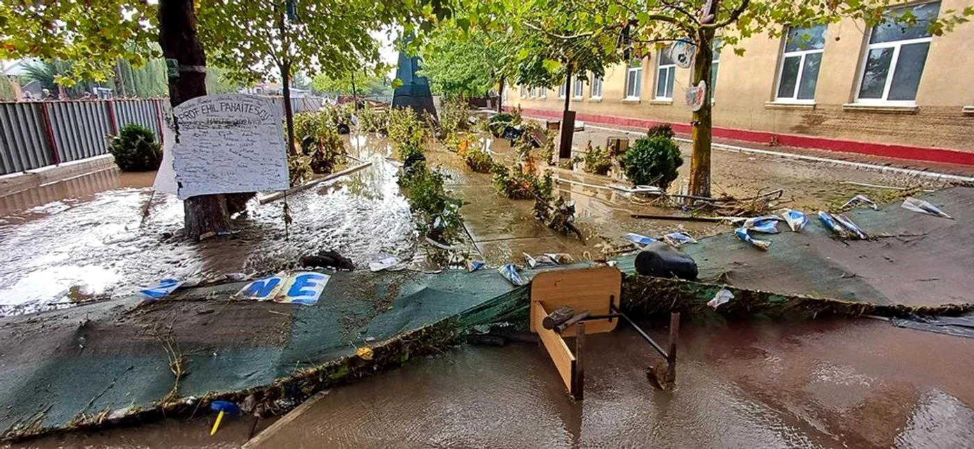Aşa arăta şcoala după trecerea viiturii