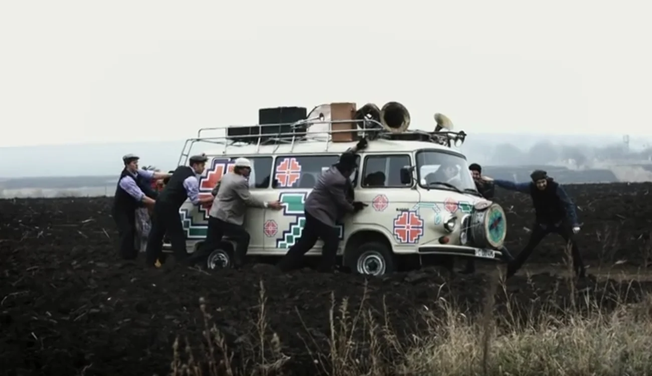 
    Băieţii de la Zdob şi Zdub au rămas cu microbuzul în mijlocul drumuluicaptură video  