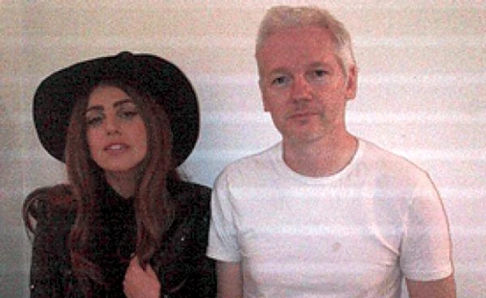 Lady GaGa şi Julian Assange, într-o fotografie cu potenţial istoric.
