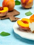 Cheesecake cu piersici  Sursa foto shutterstock 2277949559 jpg