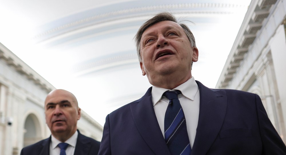 Crin Antonescu își confirmă candidatura: „Domnul Bolojan nu are la ce să candideze”, iar „Becali e binevenit în competiție”