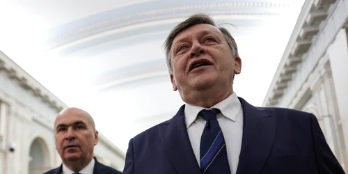 Consiliul Național al PNL pentru validarea lui Crin Antonescu în rolul de candidat al alianței PSD-PNL-UDMR-Minorități la alegerile prezidențiale din mai 2025, desfășurat la Palatul Parlamentului, în București. FOTO Inquam Photos / Octav Ganea