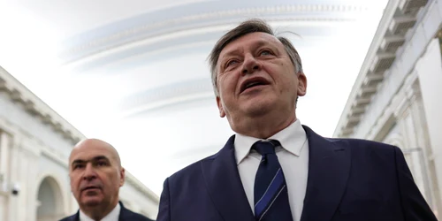 Consiliul Național al PNL pentru validarea lui Crin Antonescu în rolul de candidat al alianței PSD-PNL-UDMR-Minorități la alegerile prezidențiale din mai 2025, desfășurat la Palatul Parlamentului, în București. FOTO Inquam Photos / Octav Ganea