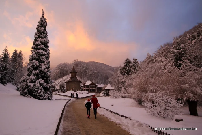 Mănăstirea Prislop a adus turişti în Hunedoara şi Haţeg. FOTO: Daniel Guţă. ADEVĂRUL.